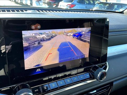 Used 2024 Chevrolet Colorado LT w/ LT Convenience Package image 27