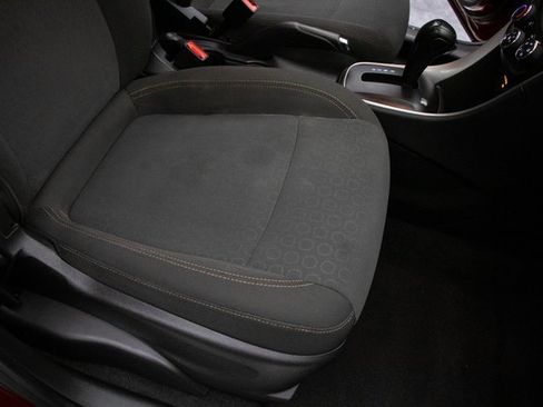 Used 2021 Chevrolet Trax LS image 17