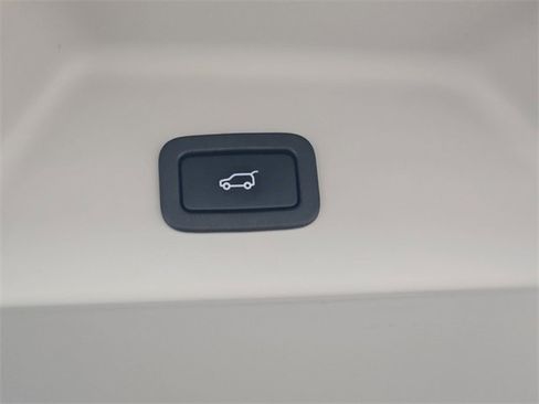 Used 2022 Land Rover Range Rover Westminster Edition image 16