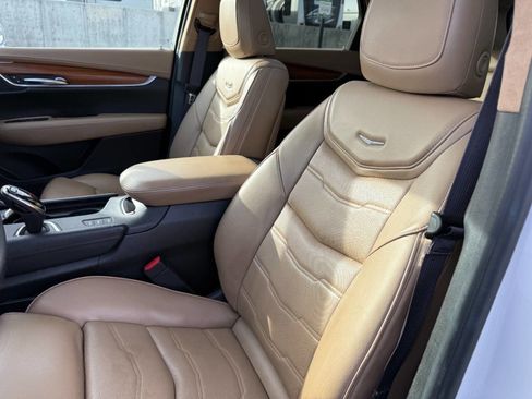 Used 2017 Cadillac XT5 Platinum w/ Driver Assist Package image 17