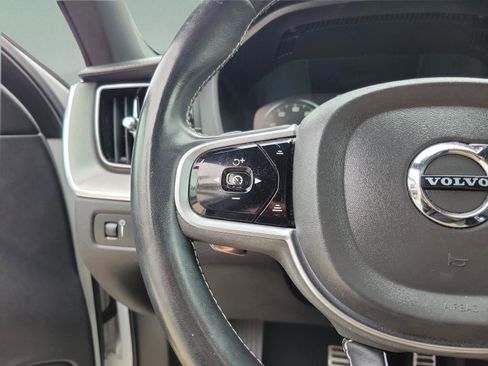 Used 2020 Volvo XC60 T5 R-Design image 29