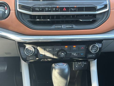 Used 2024 Jeep Compass Limited image 31