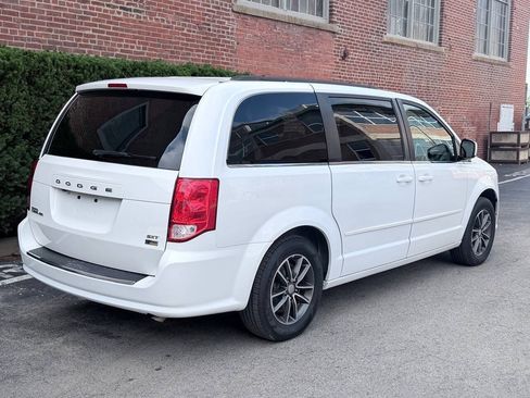 Used 2017 Dodge Grand Caravan SXT FWD image 6