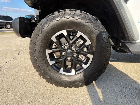 Used 2024 Jeep Wrangler Unlimited Rubicon 4xe image 25