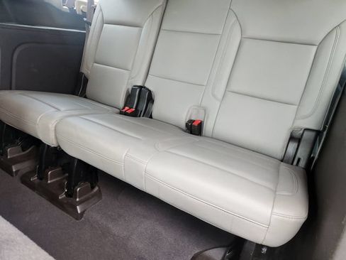 Used 2021 Chevrolet Suburban LT RWD image 27