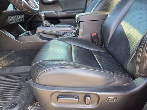 Used 2020 Toyota Tacoma TRD Sport image 15