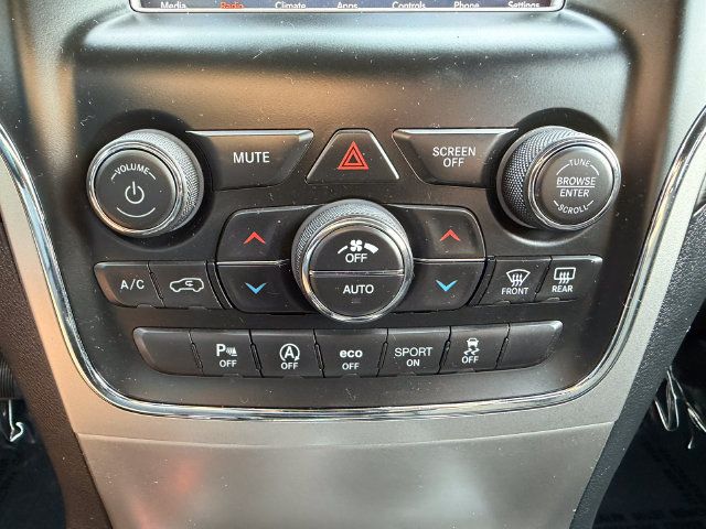 Used 2019 Jeep Grand Cherokee Laredo w/ Security & Convenience Group AWD/4WD image 23