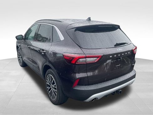 Used 2023 Ford Escape SE w/ Class II Trailer Tow Package FWD image 5
