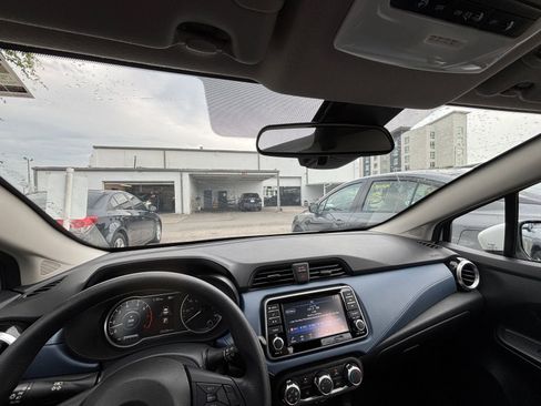 Used 2025 Nissan Versa SV FWD image 33
