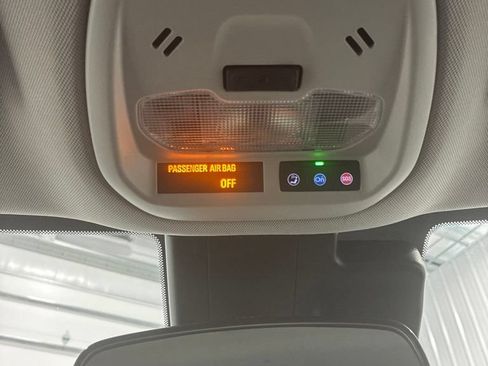 Used 2025 Chevrolet Trax LT FWD image 27