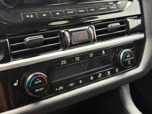 Used 2024 Nissan Pathfinder SL w/ SL Premium Package image 26