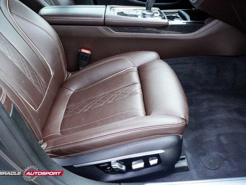 Used 2016 BMW 750i image 32