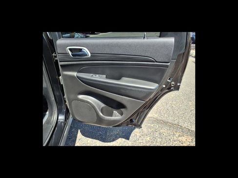 Used 2021 Jeep Grand Cherokee Laredo image 14