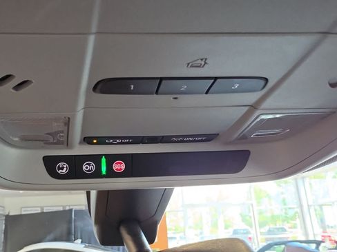 Used 2019 Chevrolet Blazer LT FWD image 25