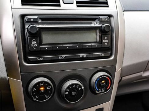 Used 2012 Toyota Corolla LE FWD image 25
