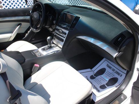 Used 2014 INFINITI Q60 Convertible w/ Premium Package RWD image 27
