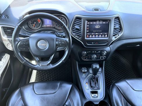 Used 2019 Jeep Cherokee Trailhawk w/ Cold Weather Group AWD/4WD image 13