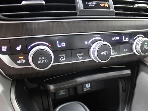 Used 2018 Honda Accord Touring image 16