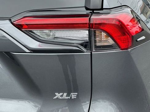 Certified 2021 Toyota RAV4 XLE w/ Convenience Package FWD image 32