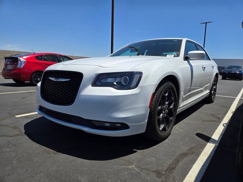 Used 2019 Chrysler 300 S AWD/4WD image 2