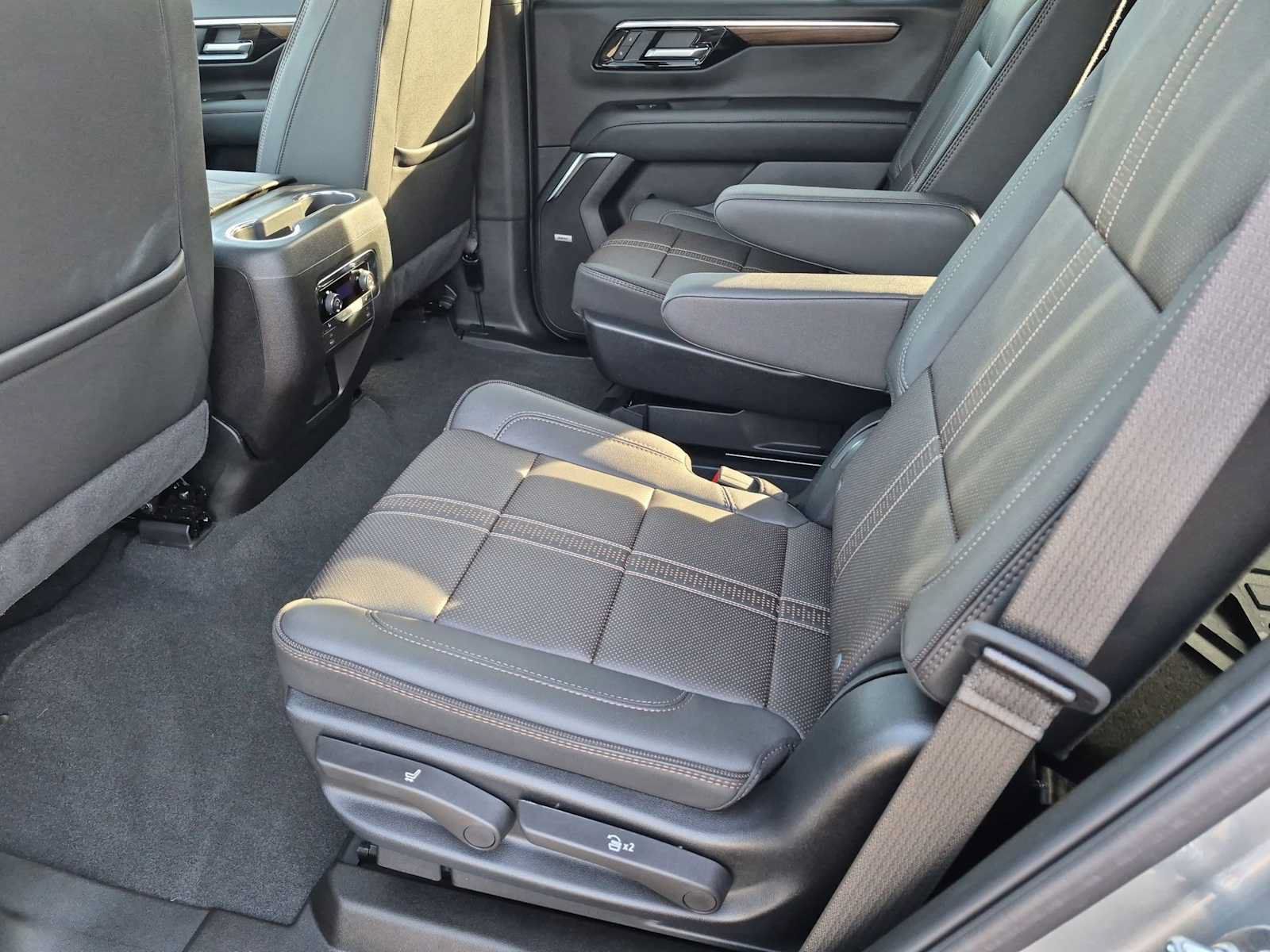 Used 2025 Chevrolet Tahoe High Country w/ Sun And Tow Package AWD/4WD image 21