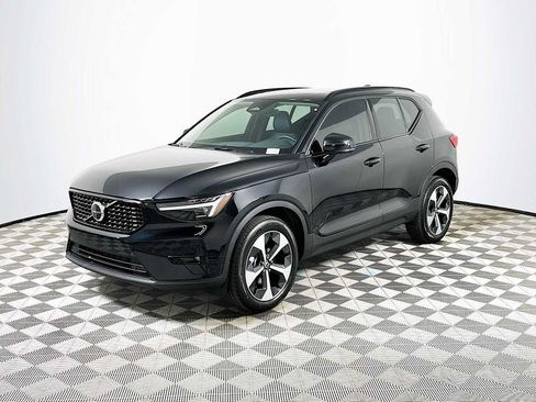 Used 2025 Volvo XC40 B5 Plus w/ Protection Package Premier image 3