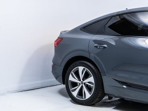 Used 2024 Audi Q8 e-tron Premium image 11