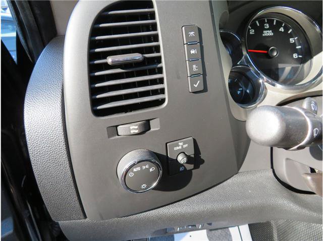 Used 2011 Chevrolet Silverado 2500 LT w/ Interior Plus Package AWD/4WD image 8