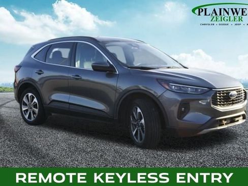 Used 2025 Ford Escape Platinum image 4