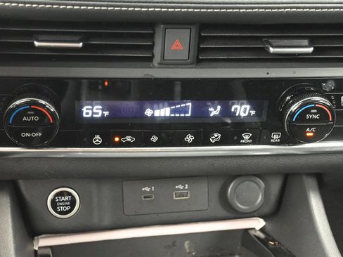 Certified 2023 Nissan Rogue SV w/ SV Premium B Package FWD image 17