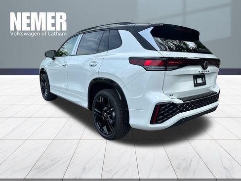 New 2026 Volkswagen Tiguan SE R-Line AWD/4WD image 2