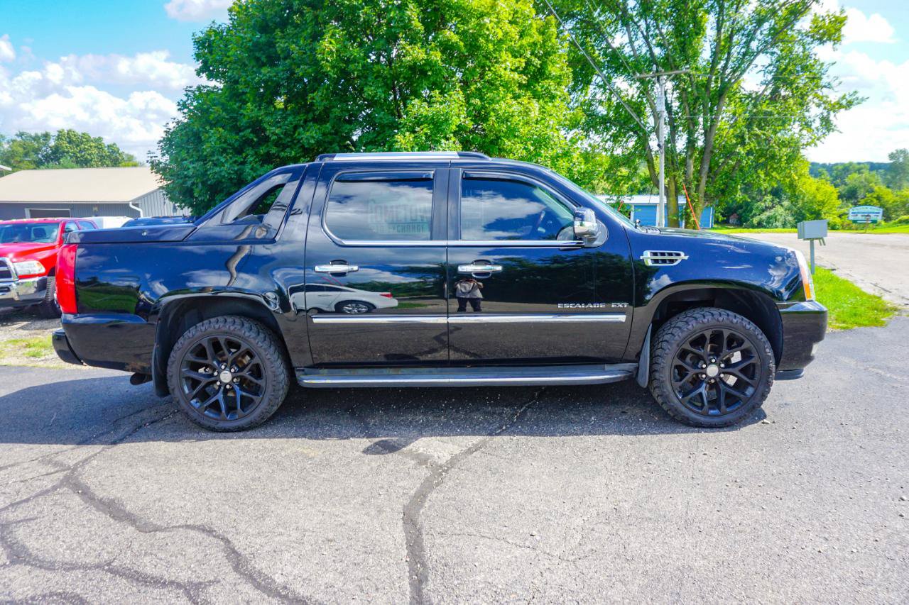 Used 2011 Cadillac Escalade EXT AWD/4WD image 2