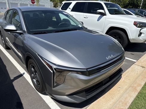 Used 2025 Kia K4 FWD image 2