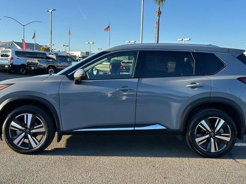 Used 2023 Nissan Rogue SL w/ SL Premium Package image 7