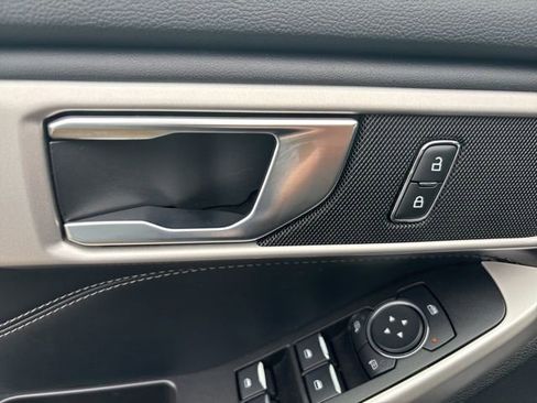 Used 2021 Ford Explorer XLT w/ Equipment Group 202A image 24