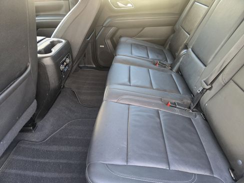 Used 2022 Chevrolet Suburban LT w/ Luxury Package image 21