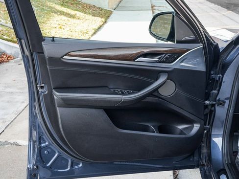 Used 2018 BMW X3 M40i image 9