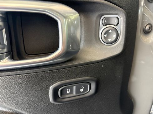 Used 2022 Jeep Gladiator Sport AWD/4WD image 11
