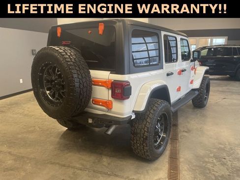 Used 2018 Jeep Wrangler Unlimited Sahara image 8