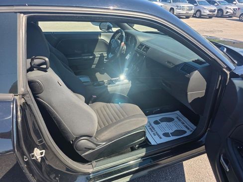 Used 2012 Dodge Challenger SXT RWD image 8