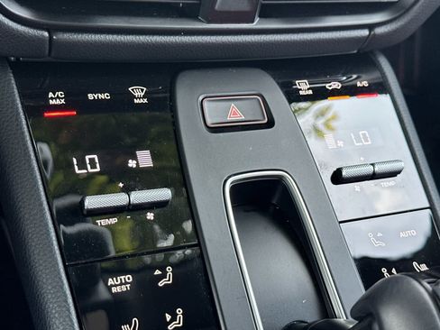 Certified 2025 Porsche Macan AWD/4WD image 24