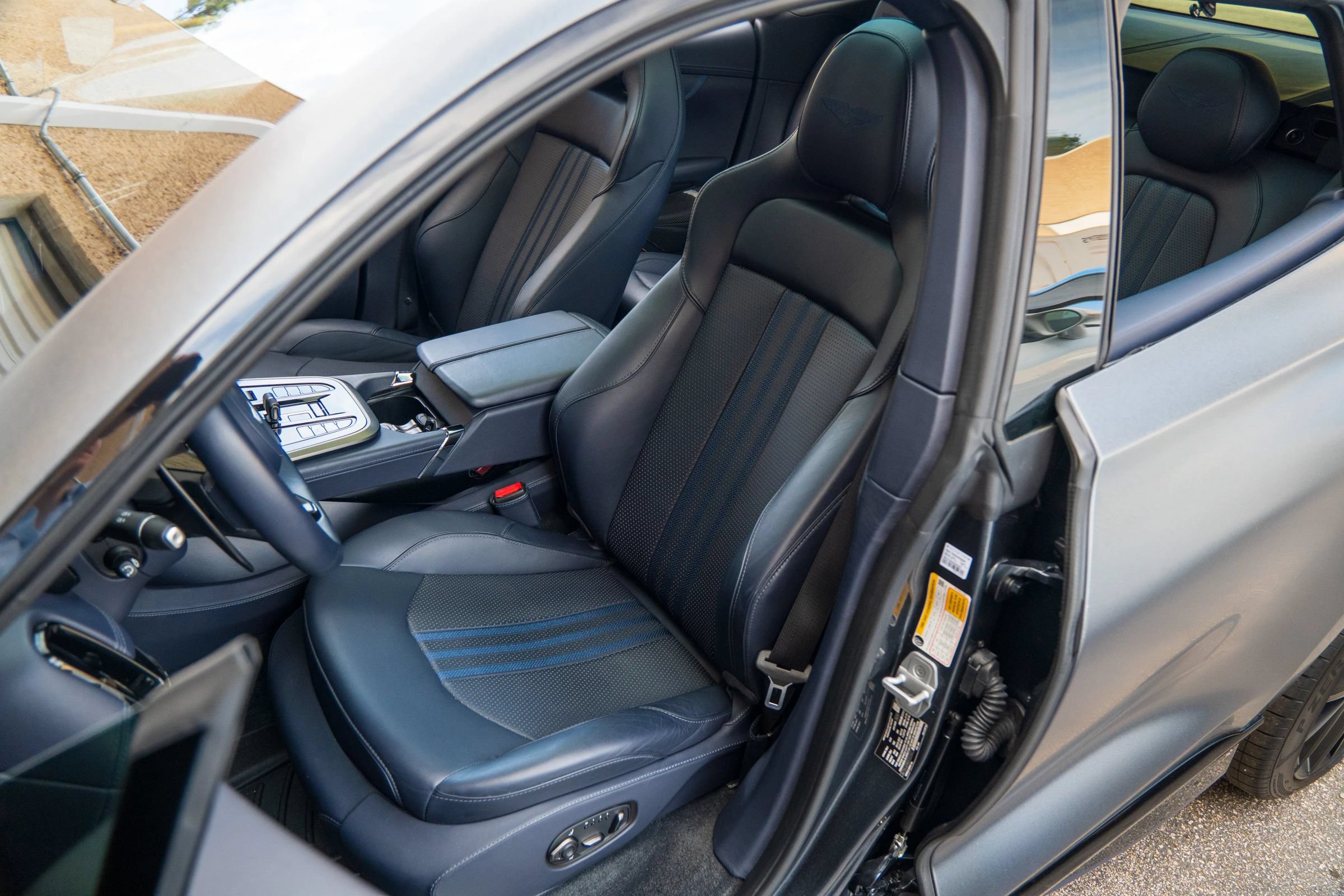 Used 2025 Aston Martin DBX 707 AWD/4WD image 20