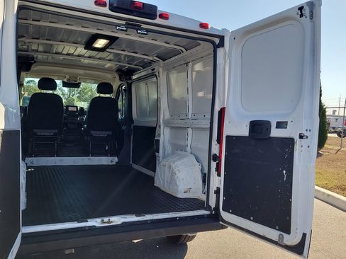 Used 2025 RAM ProMaster 2500 w/ Convenience Group image 9