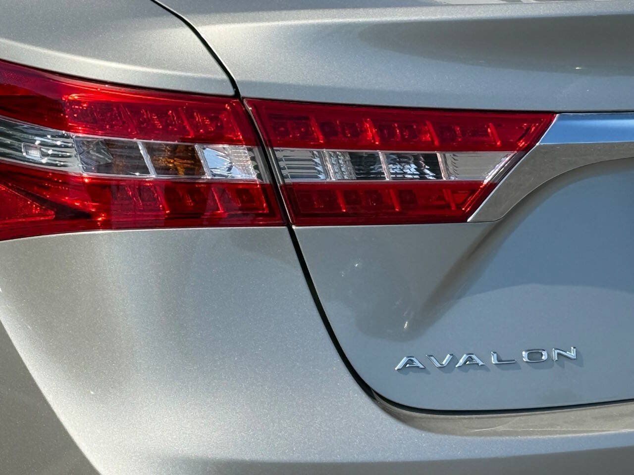 Used 2014 Toyota Avalon XLE FWD image 25