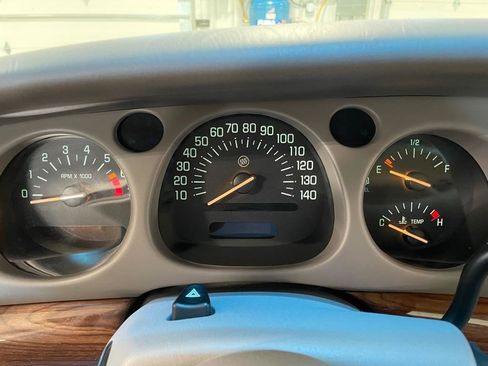 Used 2000 Buick Le Sabre Custom w/ Luxury Opt Pkg image 27