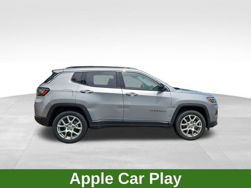 Used 2022 Jeep Compass Latitude w/ Sun and Sound Group AWD/4WD image 4