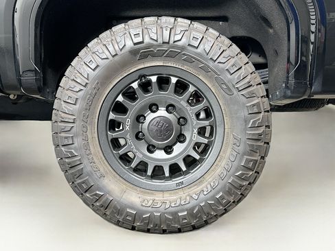 Used 2024 GMC Sierra 2500 Denali Ultimate AWD/4WD image 11