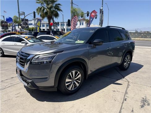 Used 2022 Nissan Pathfinder SL FWD image 3