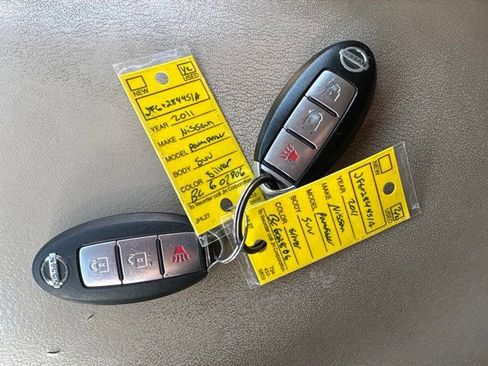Used 2011 Nissan Pathfinder Silver AWD/4WD image 9