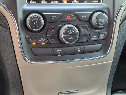 Used 2014 Jeep Grand Cherokee Laredo w/ 18" Wheel & 8.4" Radio Group RWD image 28
